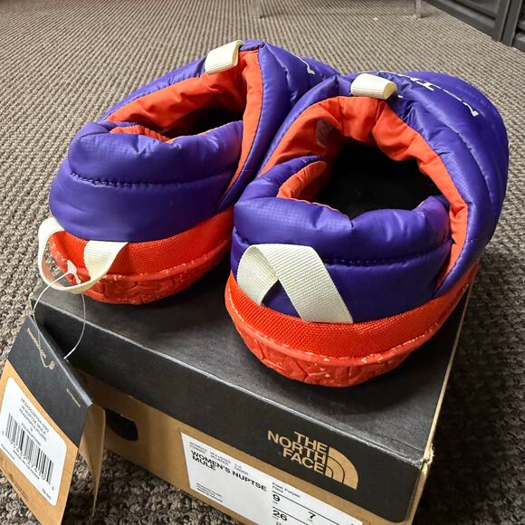 THE NORTH FACE WOMEN'S 9 NUPTSE MULE 75% GOOSE DOWN PEAK PURPLE/FLARE - Picture 3 of 5